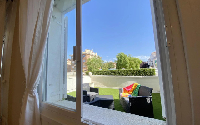 R126 Beachfront Apartment Sant Salvador
