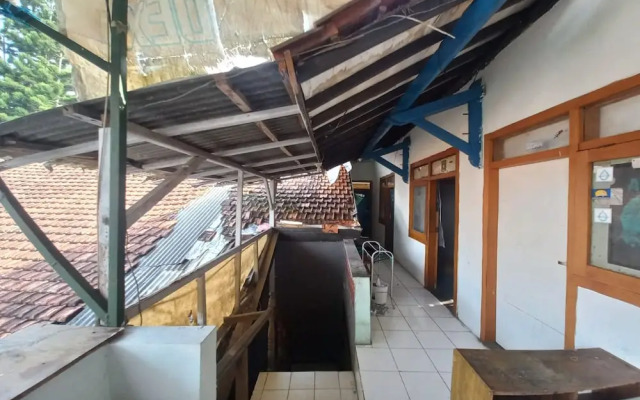 SPOT ON 93964 Guest House Pak Gatot 3
