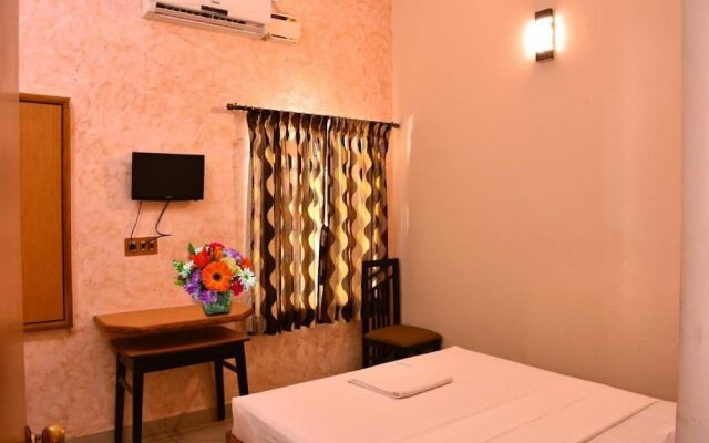 Saravanas Lodge