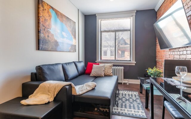 2BR Apt w King Bed Netflix - Near Downtown