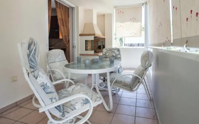 Luxe 3 Bd Penthouse 5 Min from Drosia
