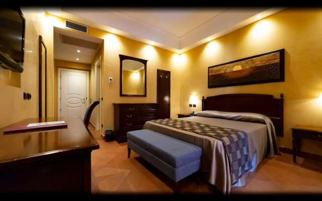 Artemis Hotel