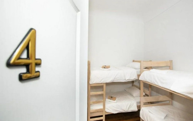 Lav Hostel & Café