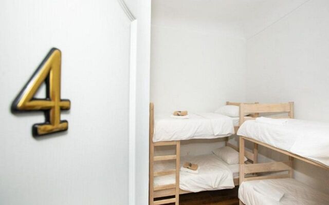 Lav Hostel & Café