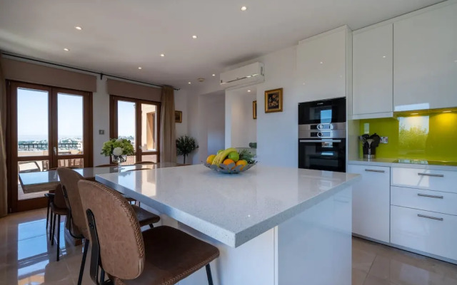 Stunning 3 bedroom villa 'BZ01' with private pool, stunning views, communal pool and resort facilities, Zephyros Village on Aphrodite Hills Re