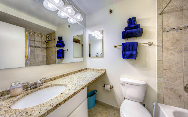 Spacious Back Bay Condo with Great Amenities!