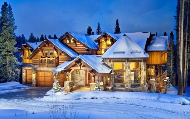 5 O Clock Lodge Peak 8 Private Home by Pinnacle Lodging