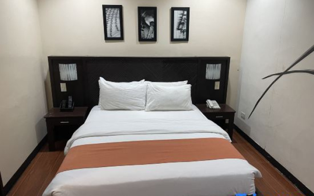 RedDoorz Plus @ Hotel Esse