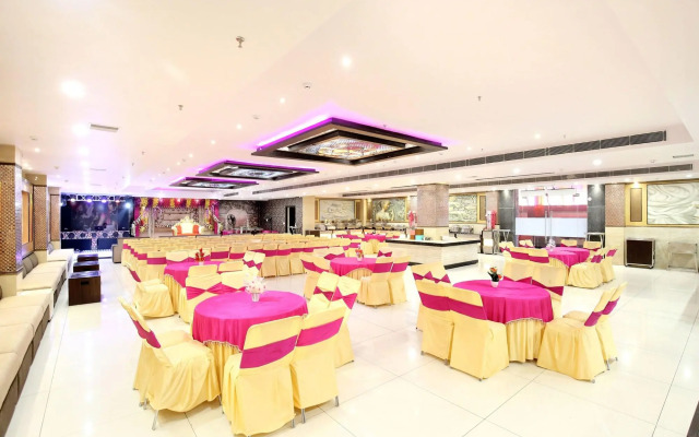 Hotel Grand M Lajjo By OYO Rooms