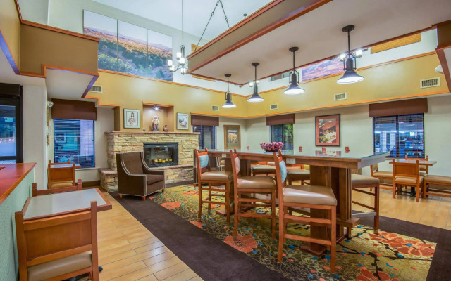 Hampton Inn & Suites Los Alamos White Rock