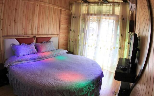 Fenghuang River Bank Hotel
