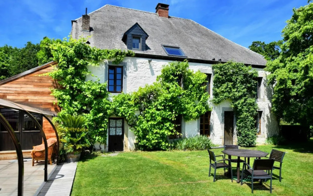 Magnificent Holiday Home in Baronville With Heated Pool & Billiards