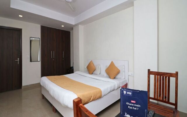 OYO 13301 Mayesha residency