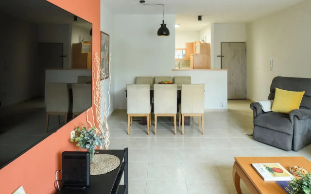 Homey Sea-Side Apartment by Sea N' Rent
