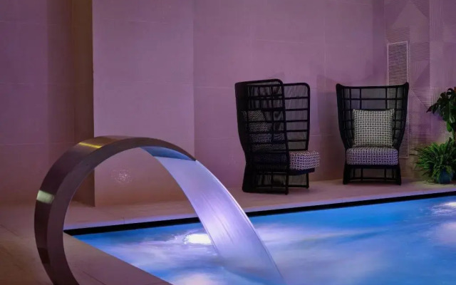 Montcalm East, Autograph Collection