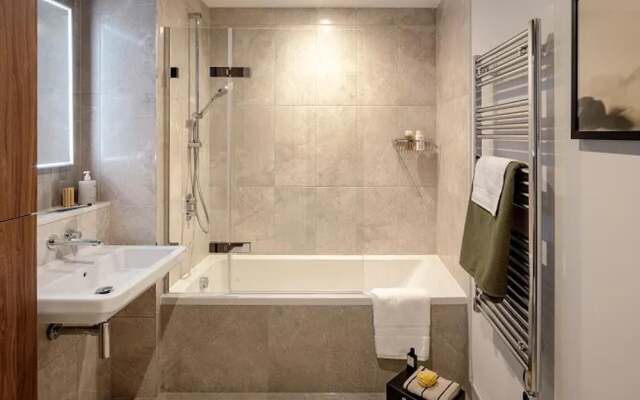 Luxurious 2bed Apartment in Greenford Quays