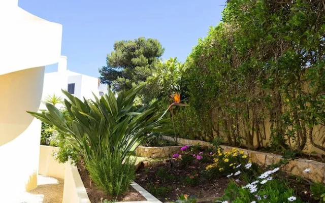 Silver Beautiful 4 Bedroom Vila Just Steps TO TH