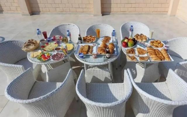 Zeina Pyramids Inn