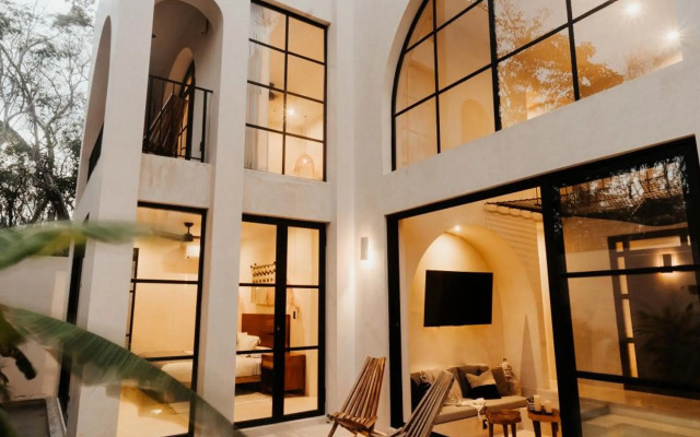 Villa Torana 4br/8pp Private Pool Rooftop Security