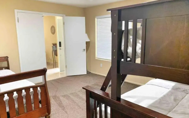 Ultimate Backyard-Pool/Spa. Slide. Lakeview. Ball