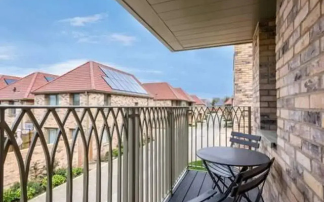 Stylish 4-br House With 3 Ensuite Free Parking