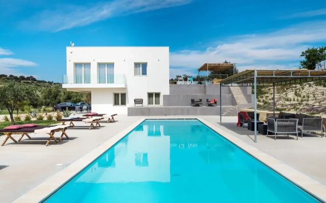 Modern Villa in Sicily with Pool