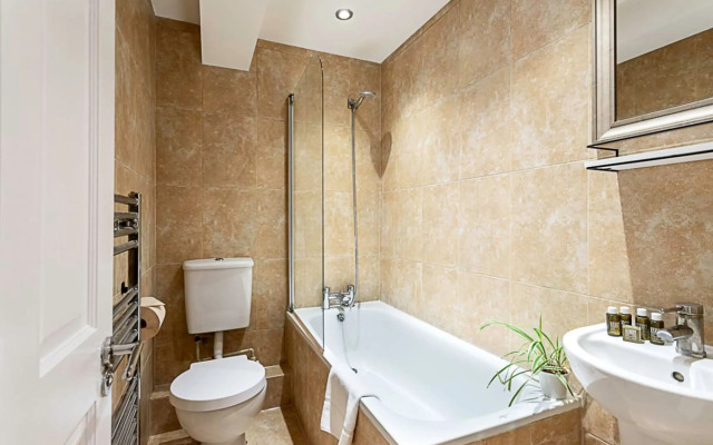 Cosy Garden Flat in Prestigious Residential Area