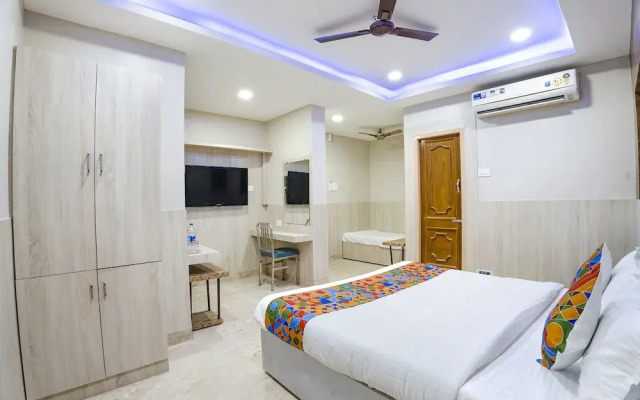 Fabhotel Wooden Park