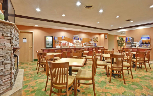 Holiday Inn Express WINFIELD