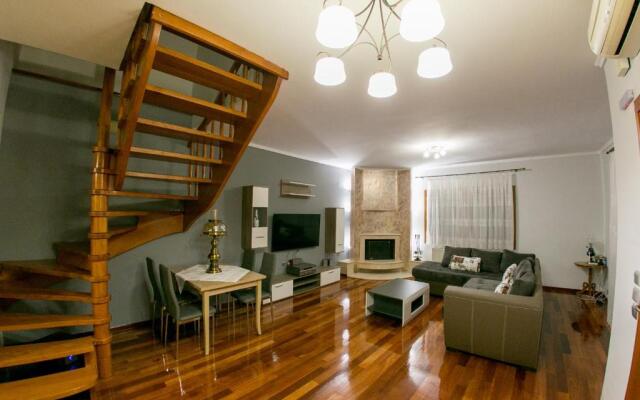 Vier Luxury House