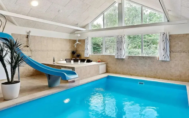 Pet Friendly Holiday Home in Dronningmølle near Sea