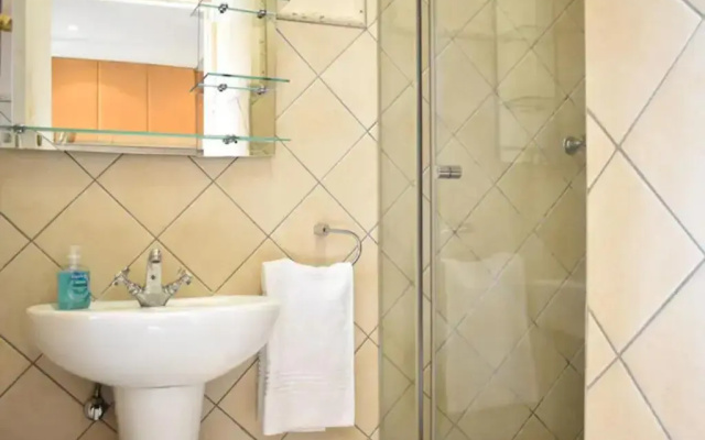 Lea's Furnished Apartments - Lofts at Loftus