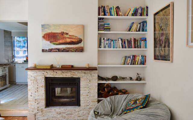 2 Bedroom Home With Private Garden