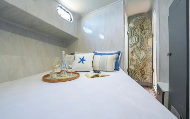 Tarsu Yacht Hotel