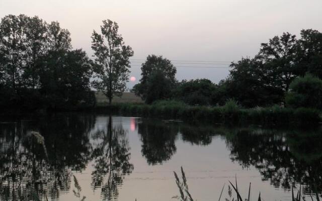 Acorn Lake Fishing and Caravans