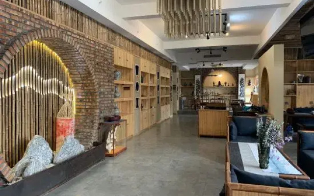 Yungu Xiangjiju Hot Spring Holiday Hotel