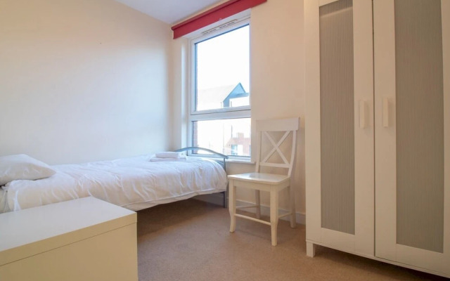 Bright & Spacious 4BD Suburban Home- Free Parking!