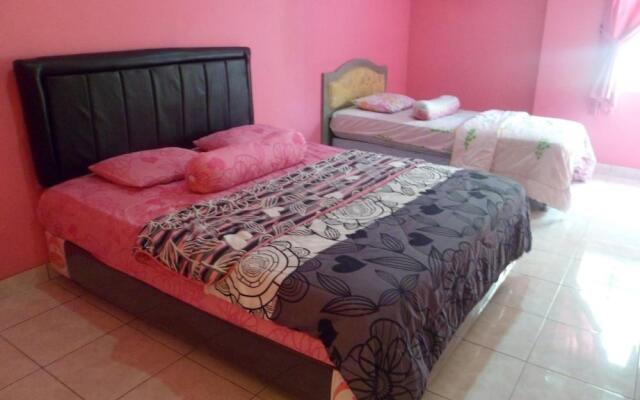 Villa Kota Bunga Lavender