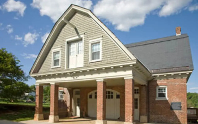 The Carriage House Inn Bed & Breakfast