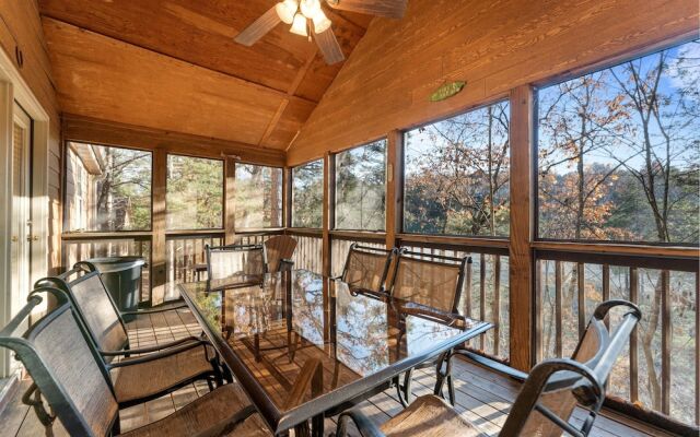 River's Creek 4 Bedroom Cabin by RedAwning