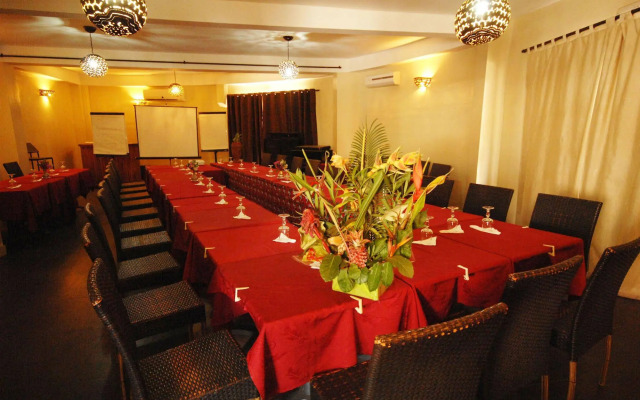 Royam Hotel