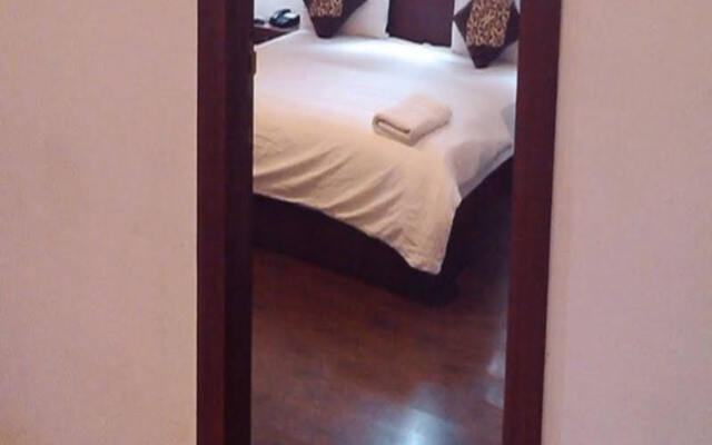 18 Square Lake View Boutique Hotel