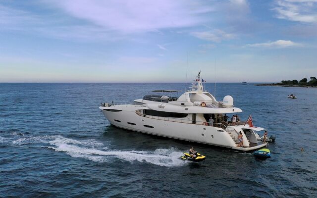 Mabruk lll Yacht