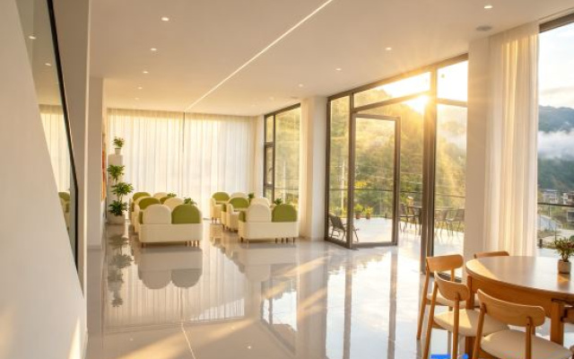 Mountain Wild · Sun Moon Starry Homestay (Longsheng Longji Terraces Branch) – Balcony – Guilin