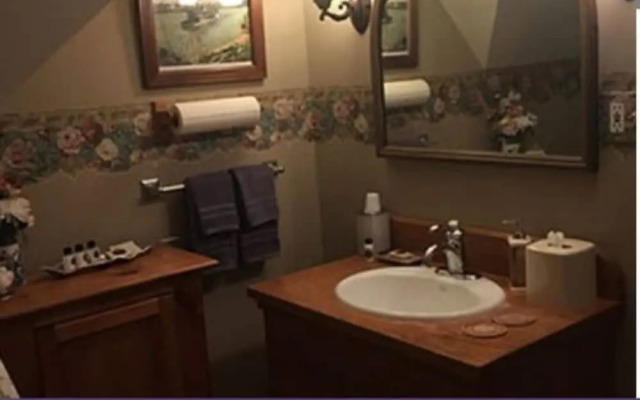 Historic Iron Horse Inn