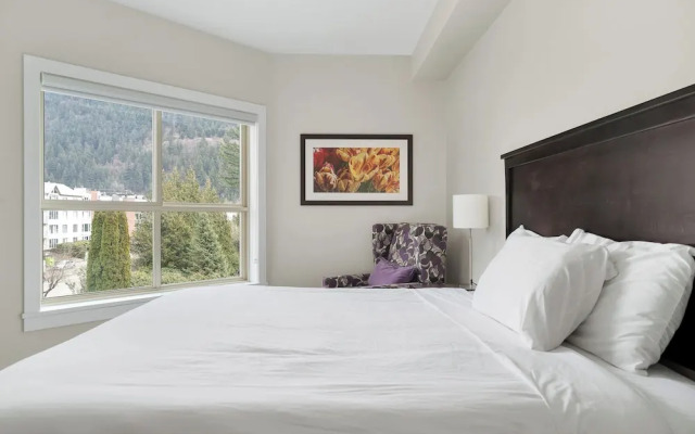 Rooftop Paradise Luxe 2BR  Lake Views