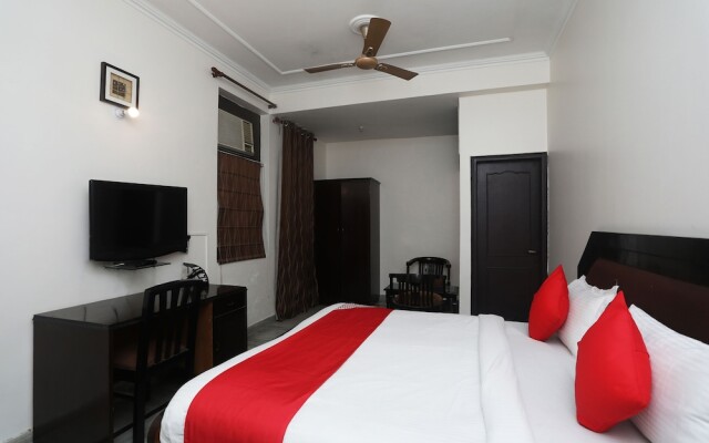 OYO 22270 Sky Inn
