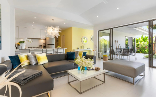 Villa White Orchid