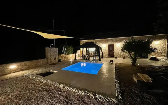 Villa With Pool in Pelekas Near the Beach