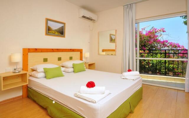 Eilon TravelHotel